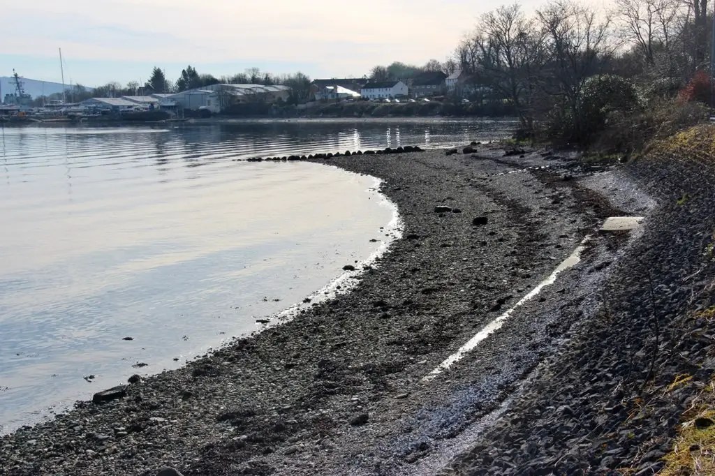 Stroul Bay near Edwin Lutyens house: Ferry Inn Rosneath