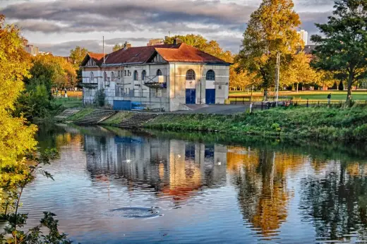 Glasgow Green Boathouse Building