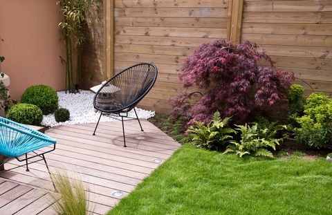 10 Awesome Ideas For Your Small Garden Design chair decking