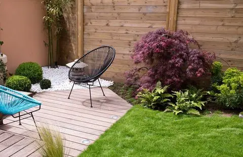 10 Awesome Ideas For Your Small Garden Design chair decking