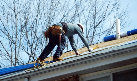 Choosing the right roof and two main types of roofing contractor services