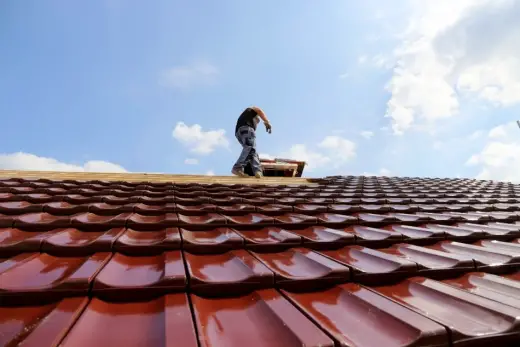 Choosing the right roof and two main types of roofing contractor services