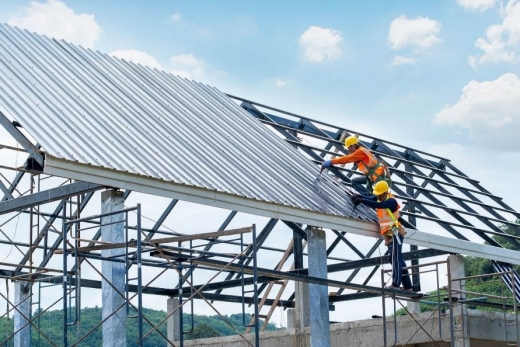 Choosing the right roof and two main types of roofing contractor services
