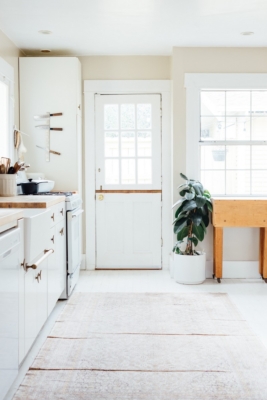 Fireclay farmhouse sink country kitchen style