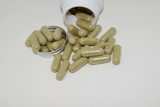 What are the therapeutic qualities of kratom