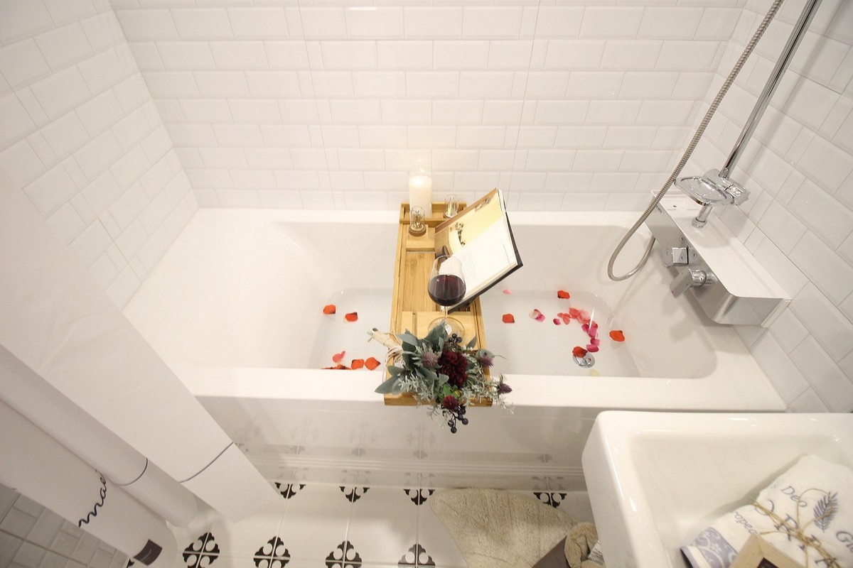 How to choose perfect tiles for your bathroom tub