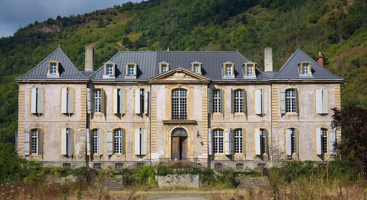 Historic chateau building refurb