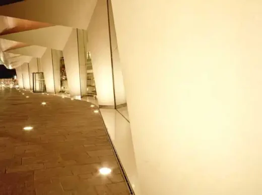 Radisson Hotel Glasgow Blu street columns lighting